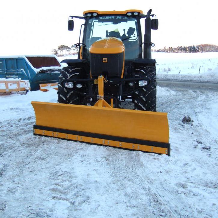 750mm high snow blade on JCB Fastrac